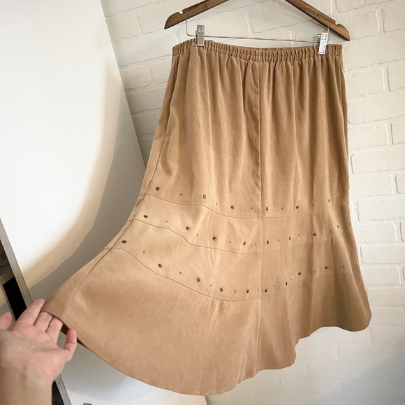 Vintage Y2K Midi Skirt Faux suede Brass studds Tan A line flowy Sz 16 Petite - Picture 6 of 10